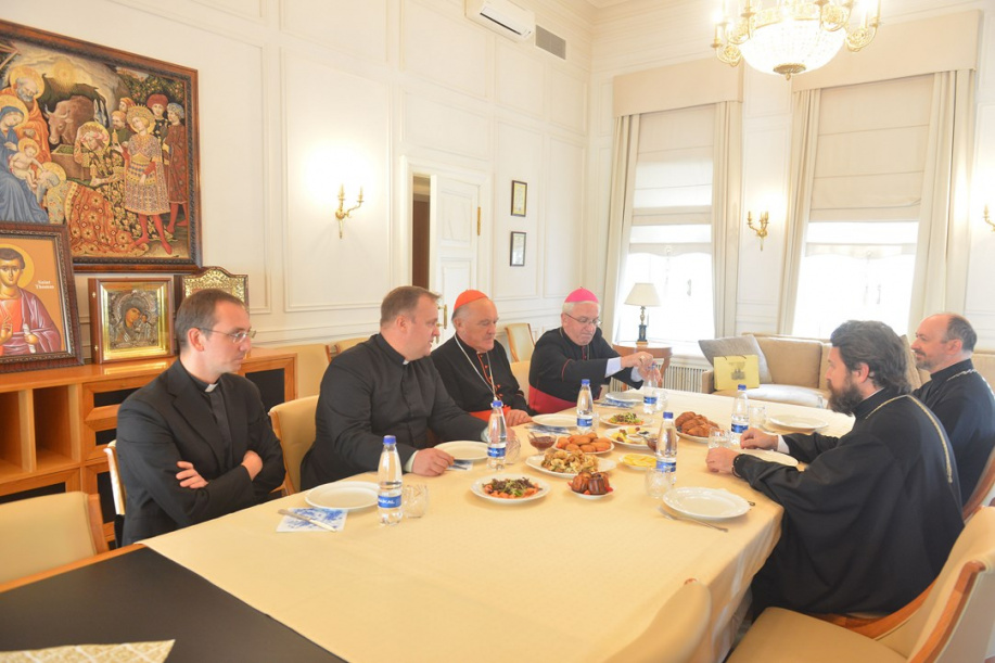 Metropolitan Hilarion meets with Archbishop of Warsaw Cardinal Kazimierz Nycz