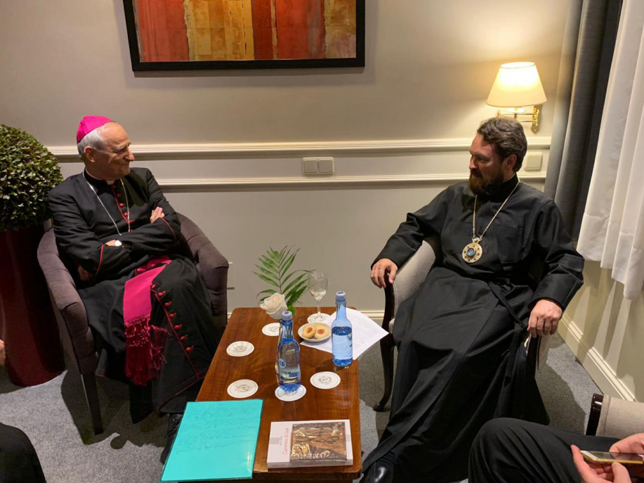Metropolitan Hilarion meets with Archbishop of Bologna