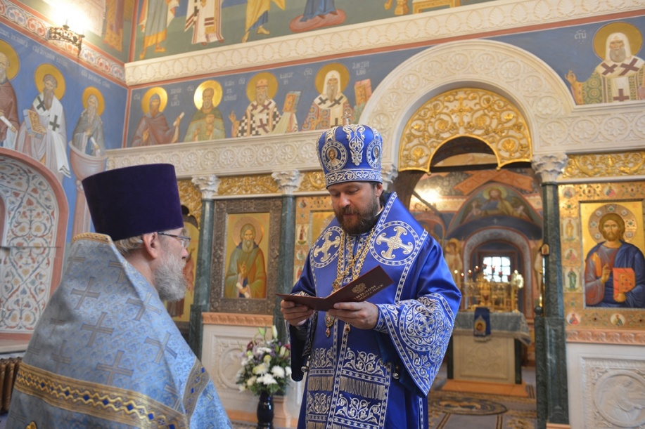 Metropolitan Hilarion gives his blessing to post-graduate students for new academic year and presents the first ever D.D. certificate recognized by the Russian state today