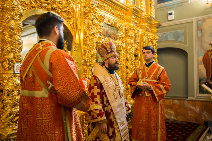 Митрополит Иларион совершил Литургию в престольный праздник московского храма святых мучеников Михаила и Феодора на Черниговском подворье