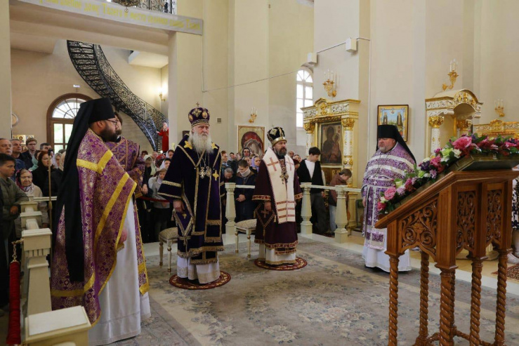 В праздник Воздвижения Креста Господня митрополит Иларион сослужил митрополиту Каширскому Феогносту в Крестовоздвиженском Иерусалимском женском монастыре