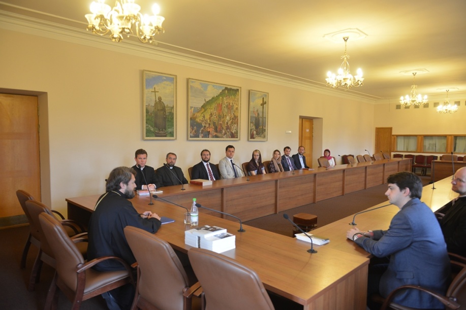DECR chairman meets with attendees of Summer Institute for clergy and laity of Church of England