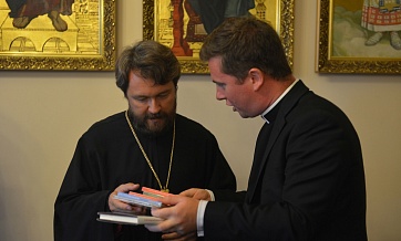 DECR chairman meets with attendees of Summer Institute for clergy and laity of Church of England