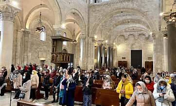 Metropolitan Hilarion celebrates Divine Liturgy on the relics of St. Nicholas the Wonderworker in Bari