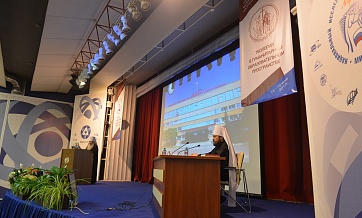 Metropolitan Hilarion of Volokolamsk presides over panel discussion on the role of theology in education and upbringing of a contemporary person