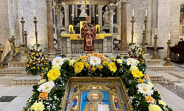 Metropolitan Hilarion celebrates Divine Liturgy on the relics of St. Nicholas the Wonderworker in Bari