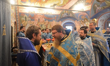 Metropolitan Hilarion gives his blessing to post-graduate students for new academic year and presents the first ever D.D. certificate recognized by the Russian state today