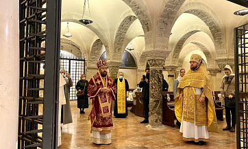 Metropolitan Hilarion celebrates Divine Liturgy on the relics of St. Nicholas the Wonderworker in Bari