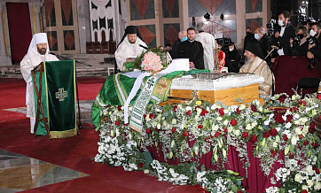 Metropolitan of Volokolamsk Hilarion Attends the Funeral of His Holiness Irinej Patriarch of Serbia