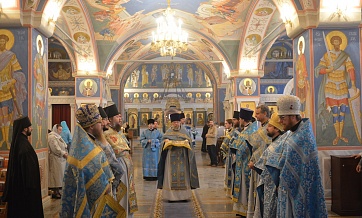 Metropolitan Hilarion gives his blessing to post-graduate students for new academic year and presents the first ever D.D. certificate recognized by the Russian state today