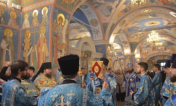 Metropolitan Hilarion gives his blessing to post-graduate students for new academic year and presents the first ever D.D. certificate recognized by the Russian state today