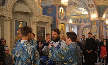 Metropolitan Hilarion gives his blessing to post-graduate students for new academic year and presents the first ever D.D. certificate recognized by the Russian state today