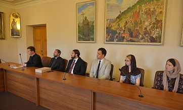 DECR chairman meets with attendees of Summer Institute for clergy and laity of Church of England