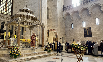Metropolitan Hilarion celebrates Divine Liturgy on the relics of St. Nicholas the Wonderworker in Bari