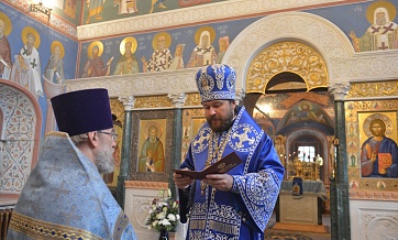 Metropolitan Hilarion gives his blessing to post-graduate students for new academic year and presents the first ever D.D. certificate recognized by the Russian state today