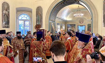 On commemoration day of St. Catherine, Metropolitan Hilarion of Volokolamsk officiated at the Church of St. Catherine the Great Martyr In-the-Fields the representation of the Orthodox Church in America