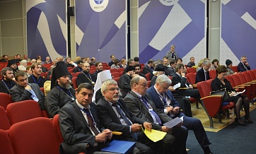 Metropolitan Hilarion of Volokolamsk presides over panel discussion on the role of theology in education and upbringing of a contemporary person