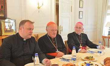 Metropolitan Hilarion meets with Archbishop of Warsaw Cardinal Kazimierz Nycz