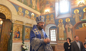 Metropolitan Hilarion gives his blessing to post-graduate students for new academic year and presents the first ever D.D. certificate recognized by the Russian state today